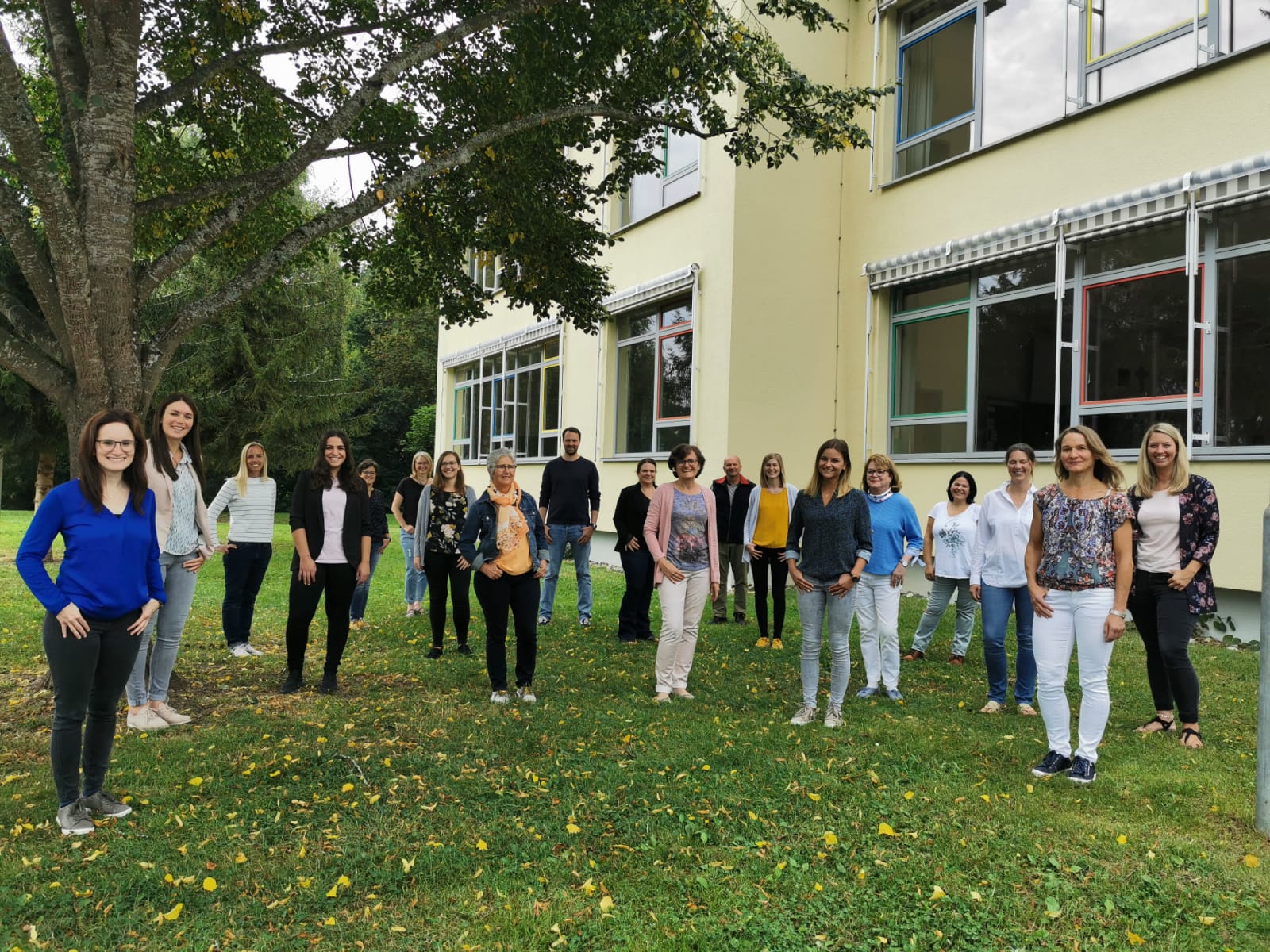 Gruppenfoto des Kollegiums der Anton-Braun-Grundschule-Möhringen.