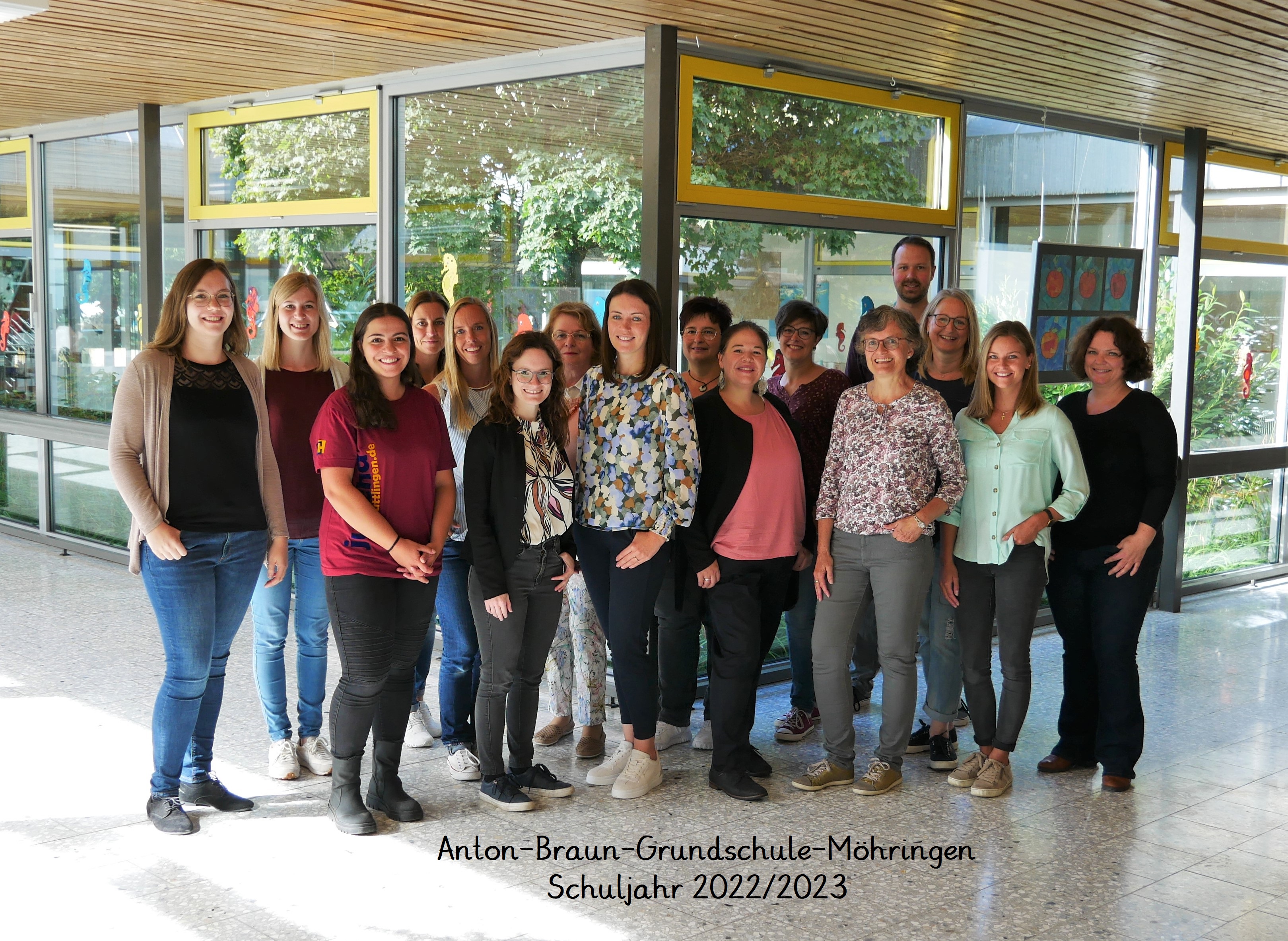 Gruppenfoto des Kollegiums der Anton-Braun-Grundschule-Möhringen.