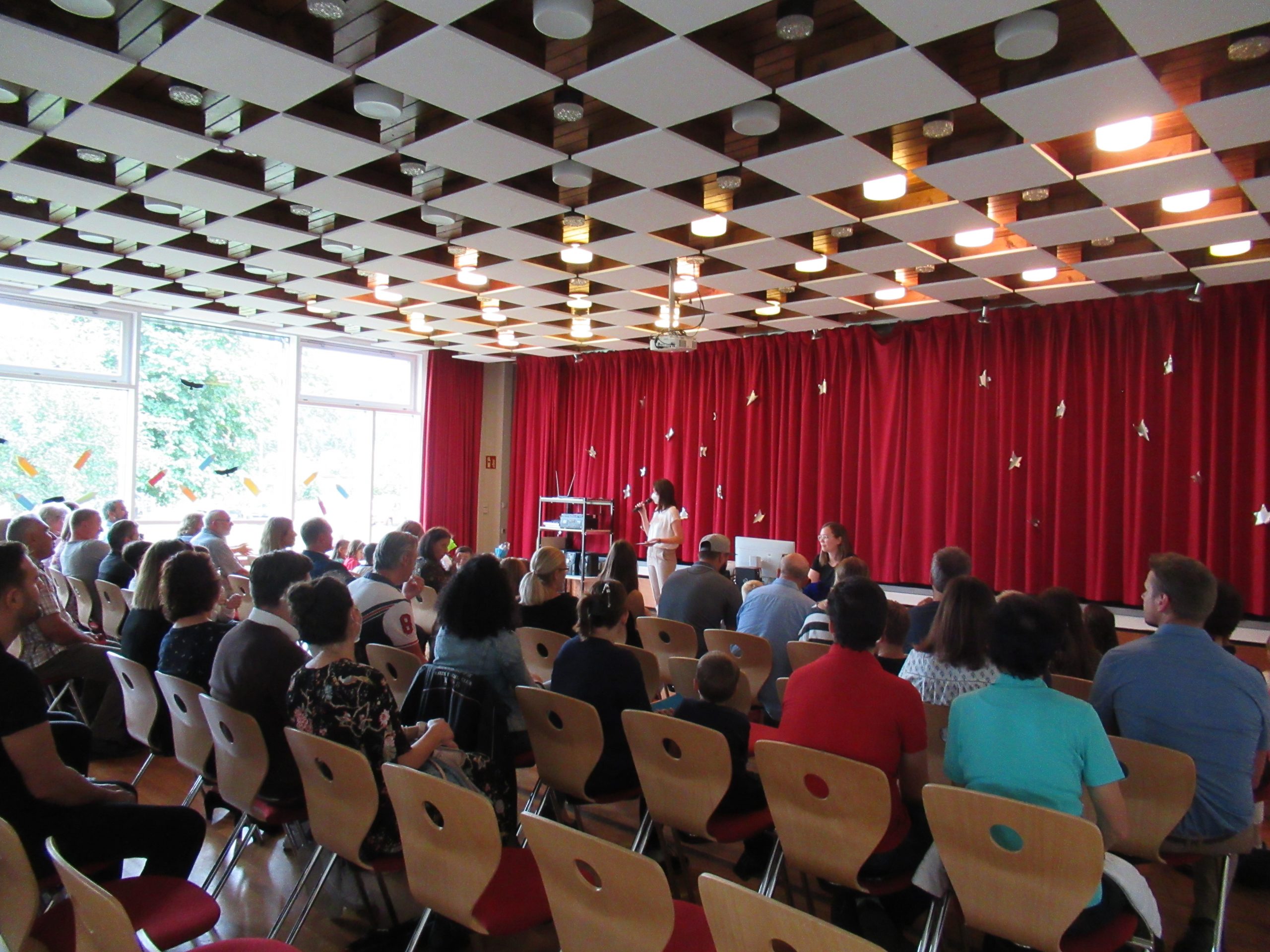 Das Wappen der Stadt Möhringen bei Tuttlingen mit der Mohrfrau auf blauem Hintergrund.
