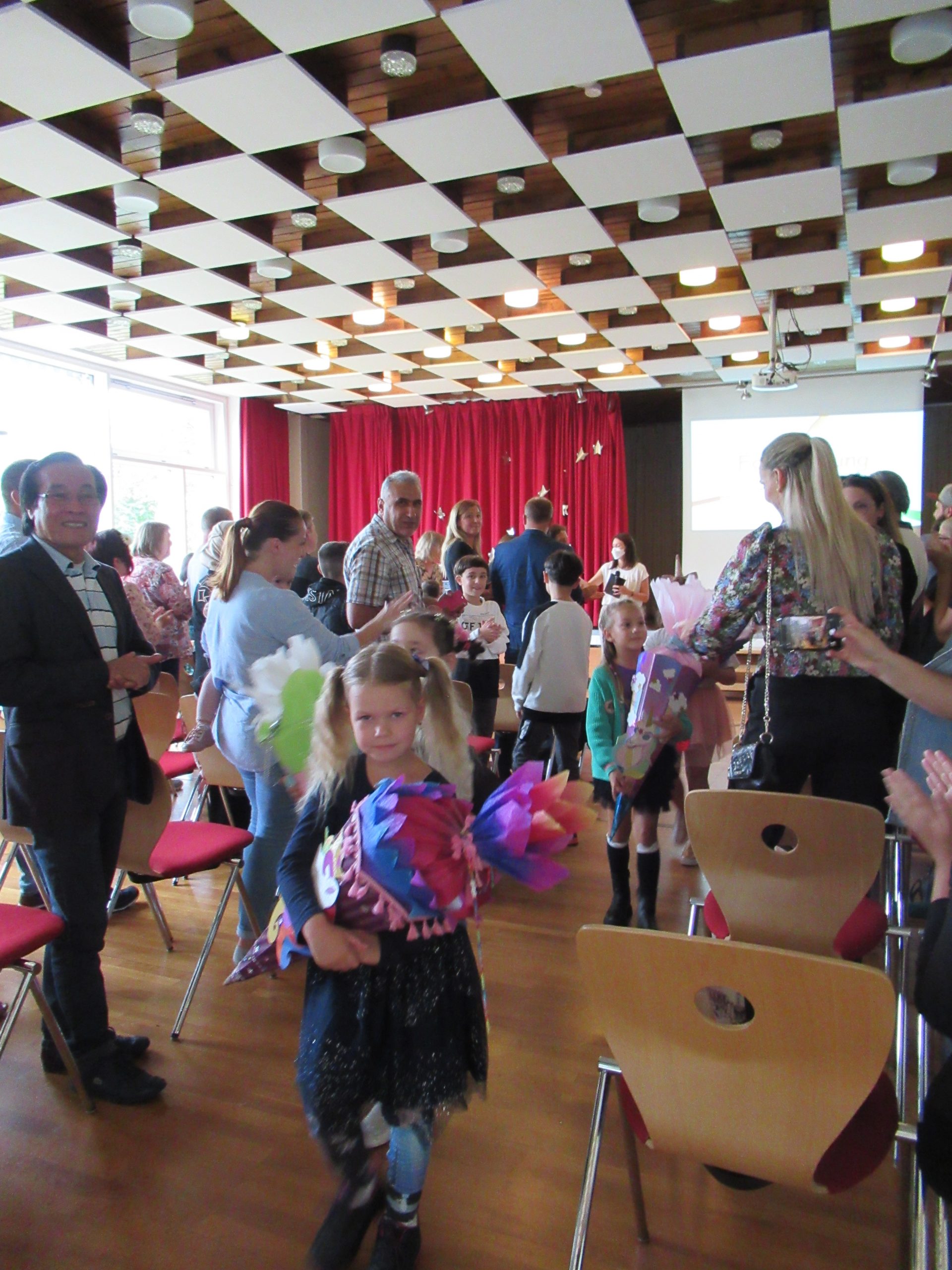 Das Wappen der Stadt Möhringen bei Tuttlingen mit der Mohrfrau auf blauem Hintergrund.