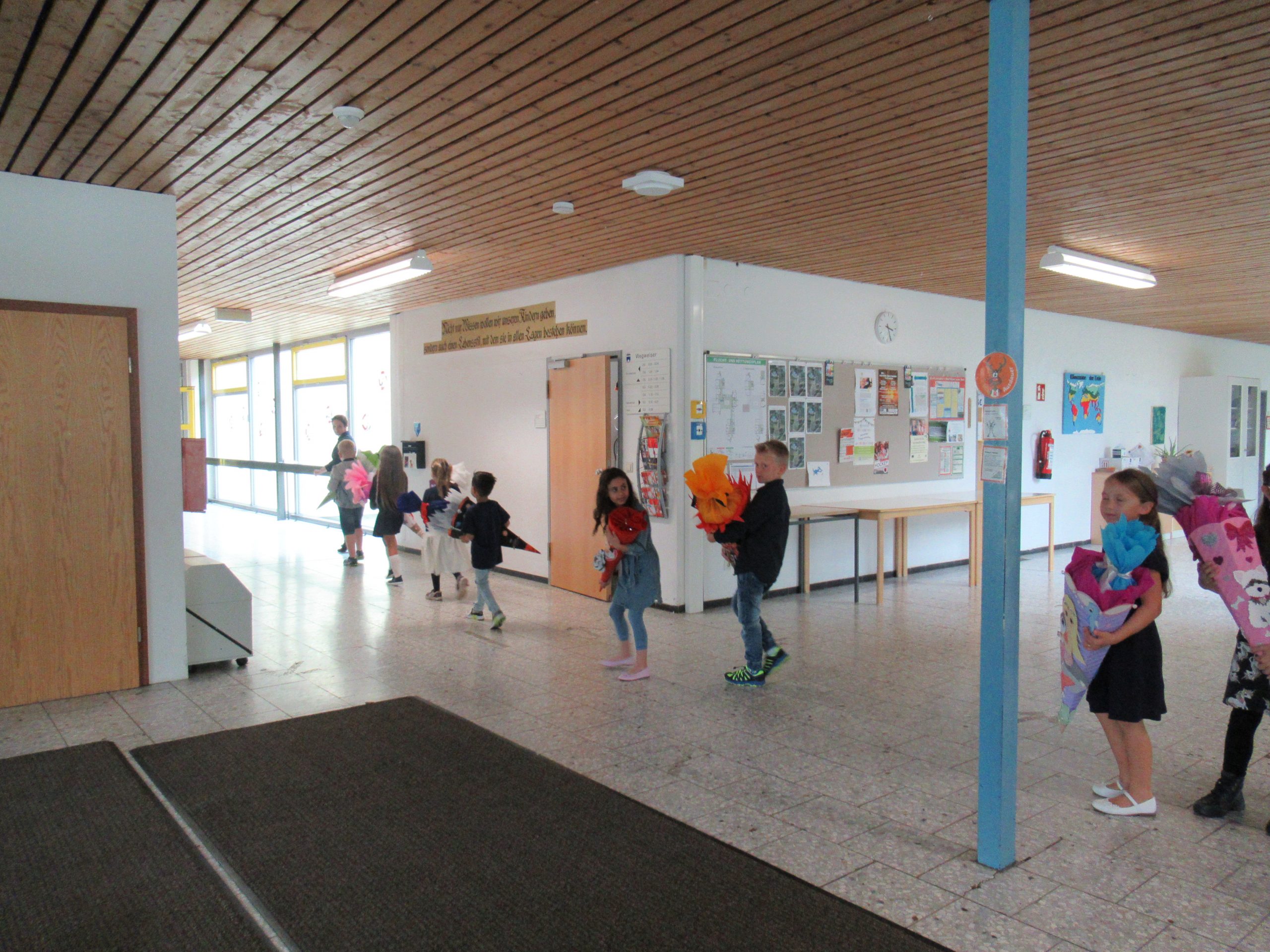 Das Wappen der Stadt Möhringen bei Tuttlingen mit der Mohrfrau auf blauem Hintergrund.