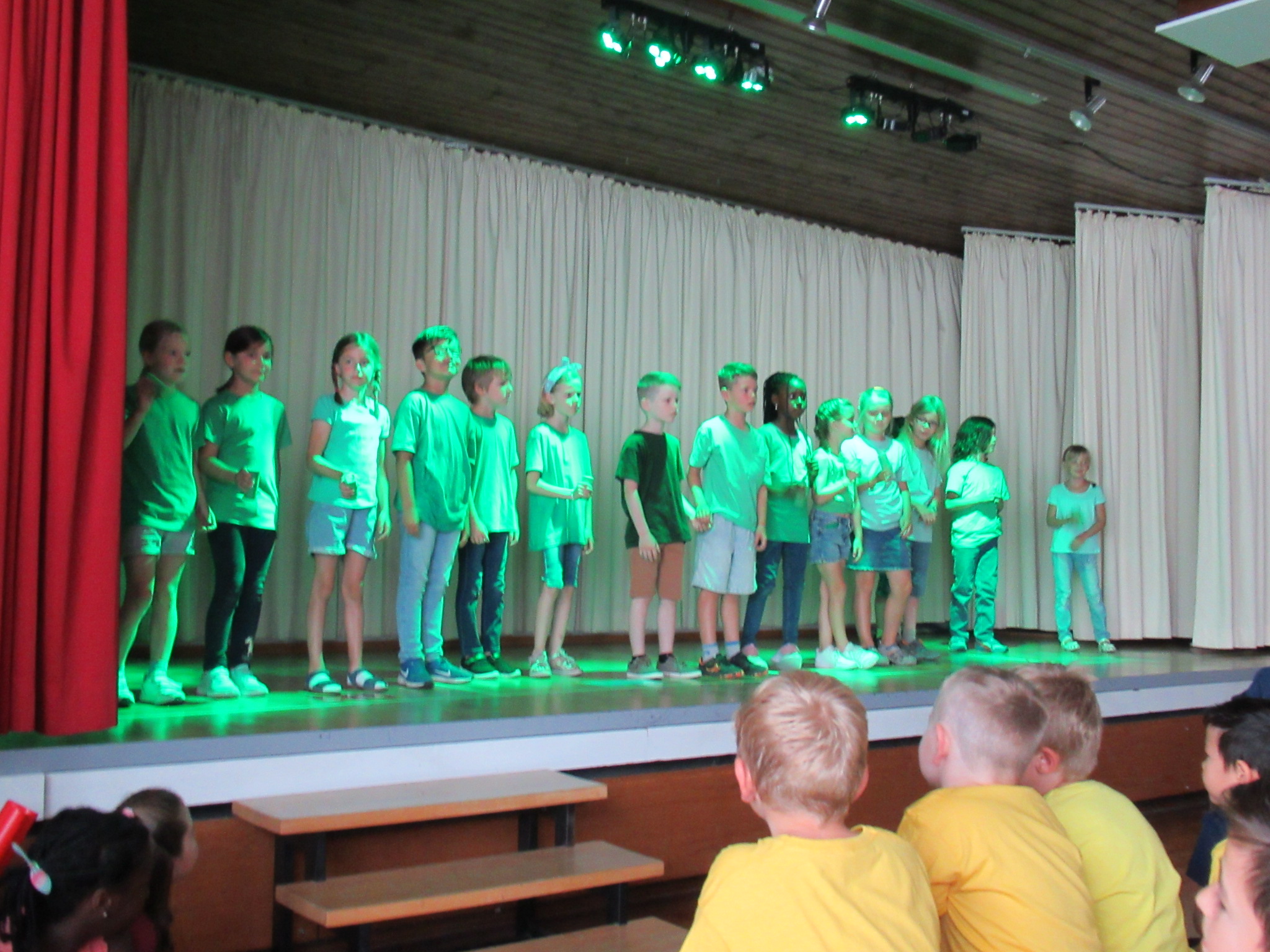 Das Wappen der Stadt Möhringen bei Tuttlingen mit der Mohrfrau auf blauem Hintergrund.
