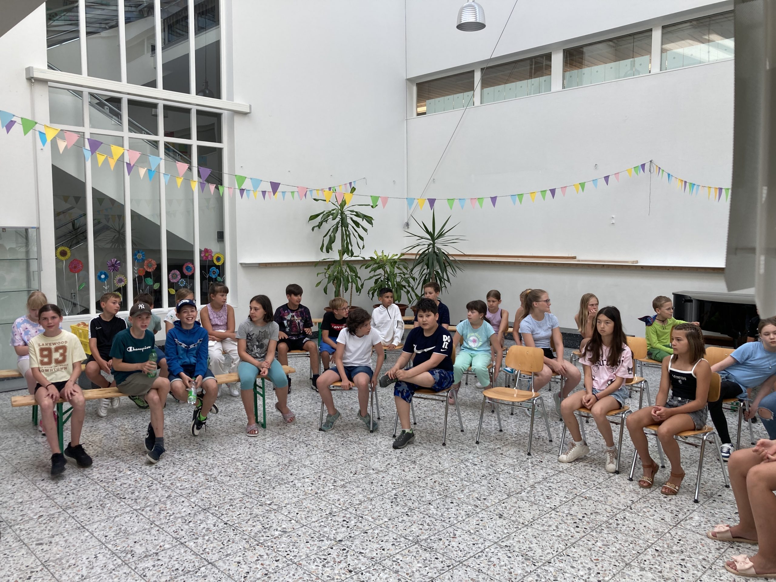 Das Wappen der Stadt Möhringen bei Tuttlingen mit der Mohrfrau auf blauem Hintergrund.
