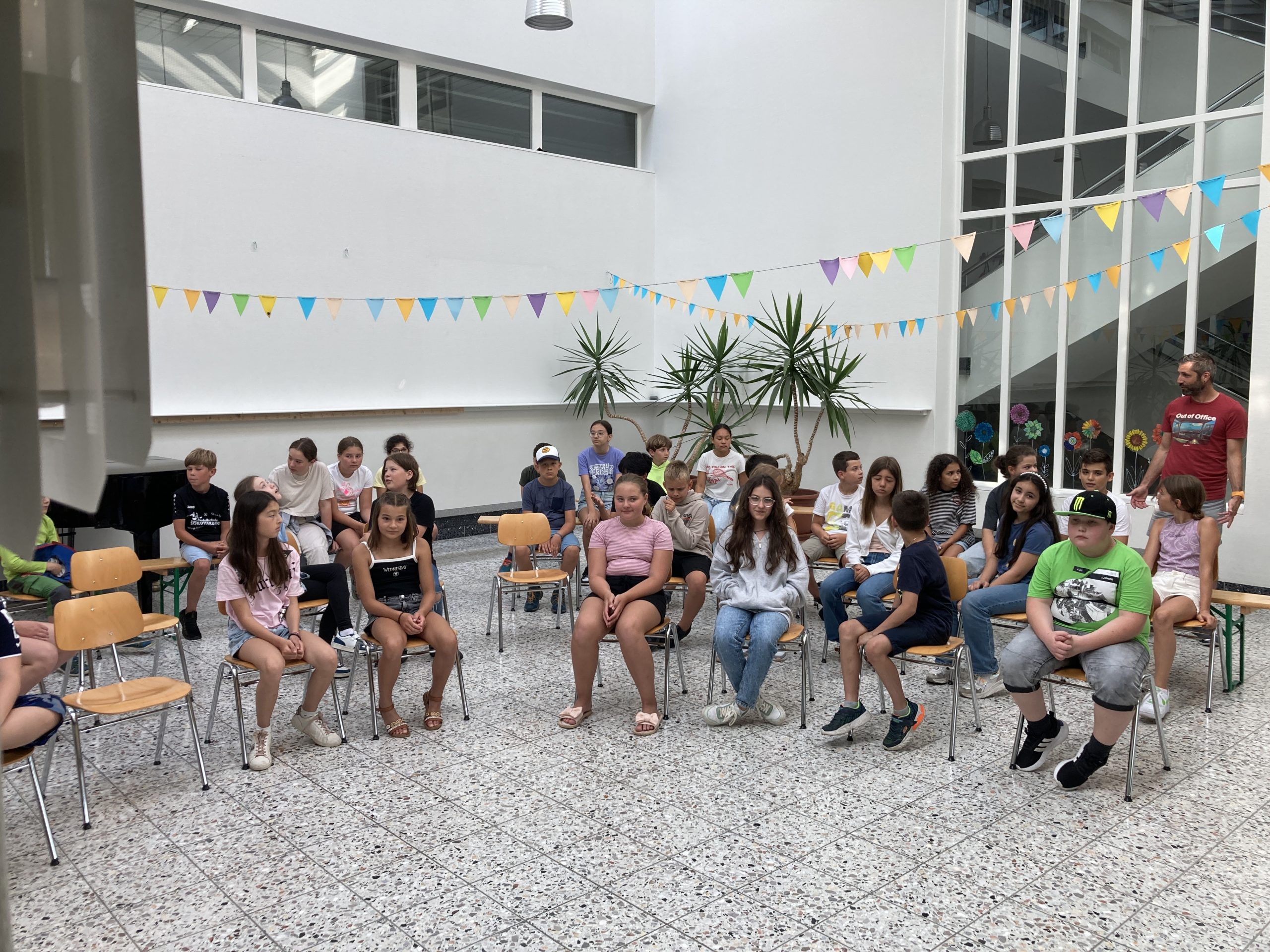 Das Wappen der Stadt Möhringen bei Tuttlingen mit der Mohrfrau auf blauem Hintergrund.