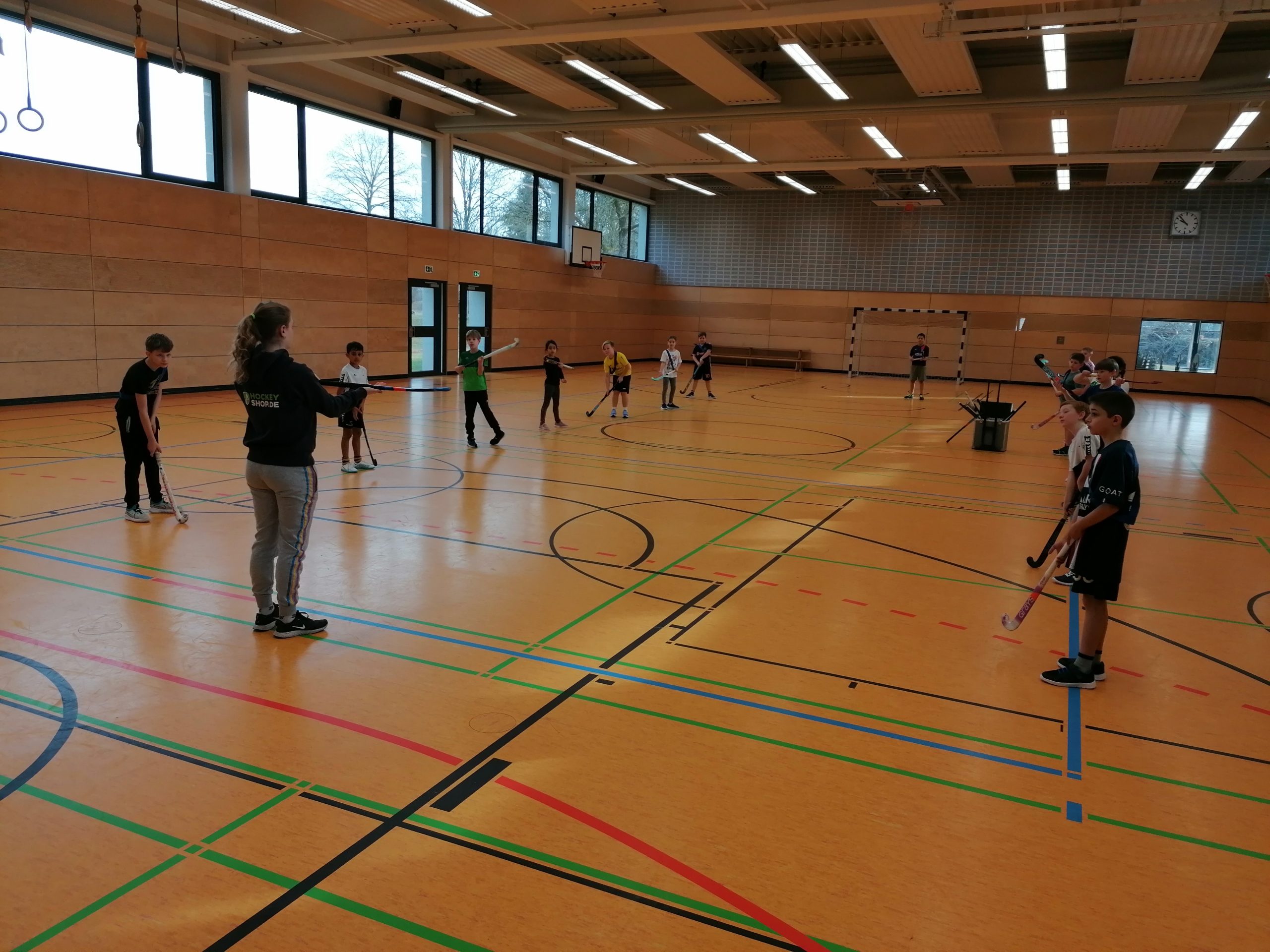 Hockey mit den Dritt- und Viertklässlern