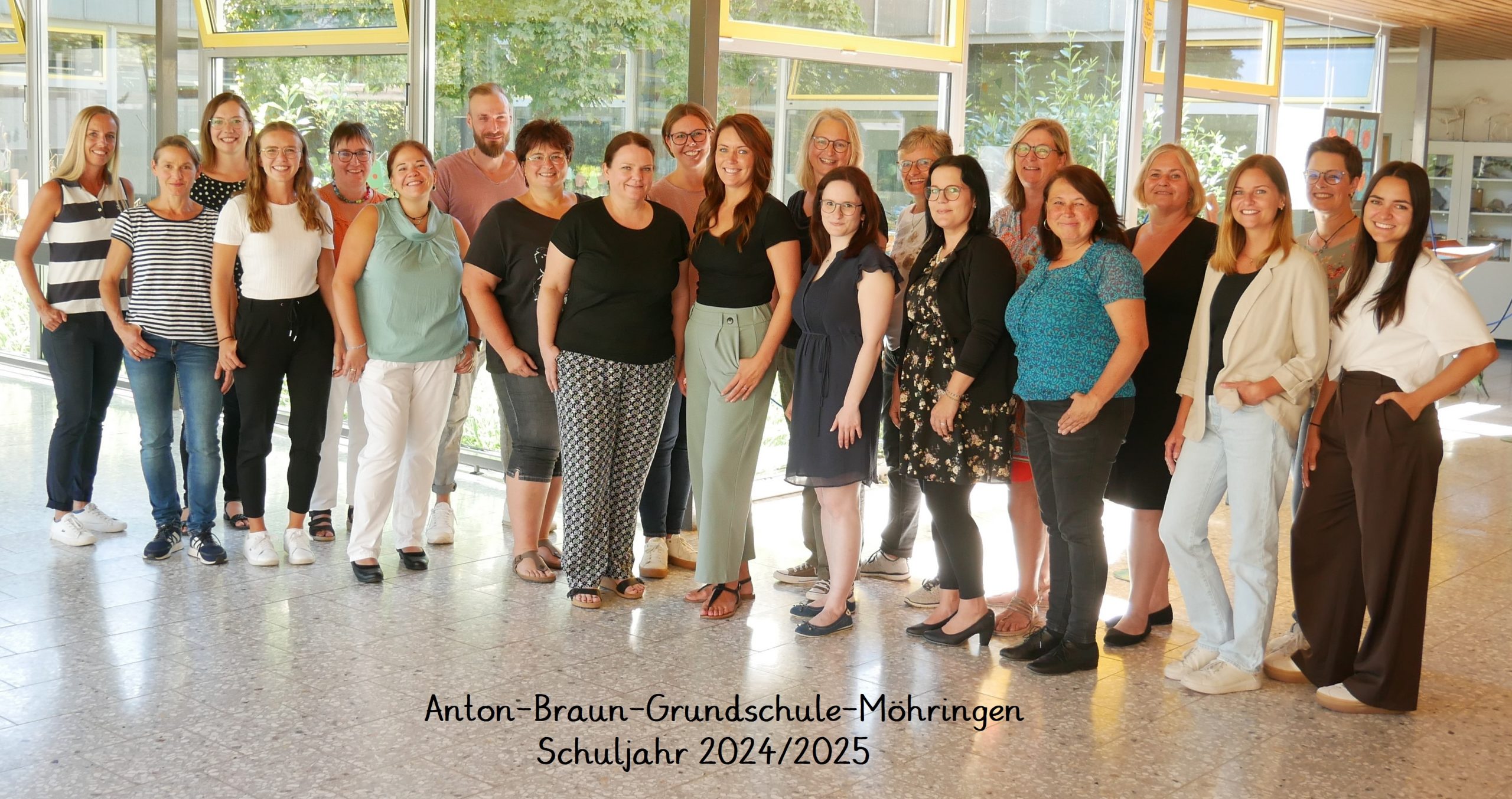 Gruppenfoto des Kollegiums der Anton-Braun-Grundschule-Möhringen.