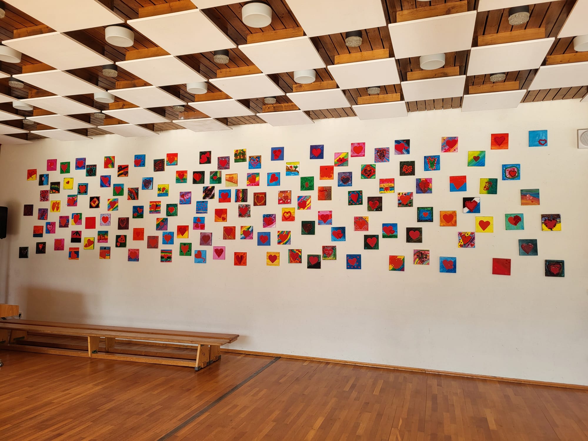 Das Wappen der Stadt Möhringen bei Tuttlingen mit der Mohrfrau auf blauem Hintergrund.