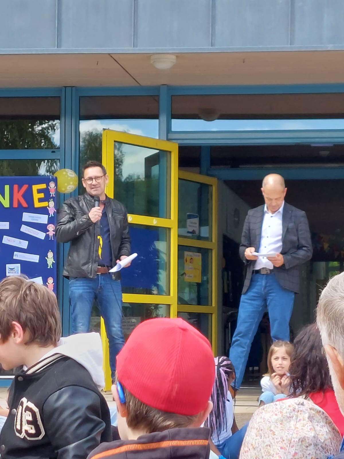 Das Wappen der Stadt Möhringen bei Tuttlingen mit der Mohrfrau auf blauem Hintergrund.