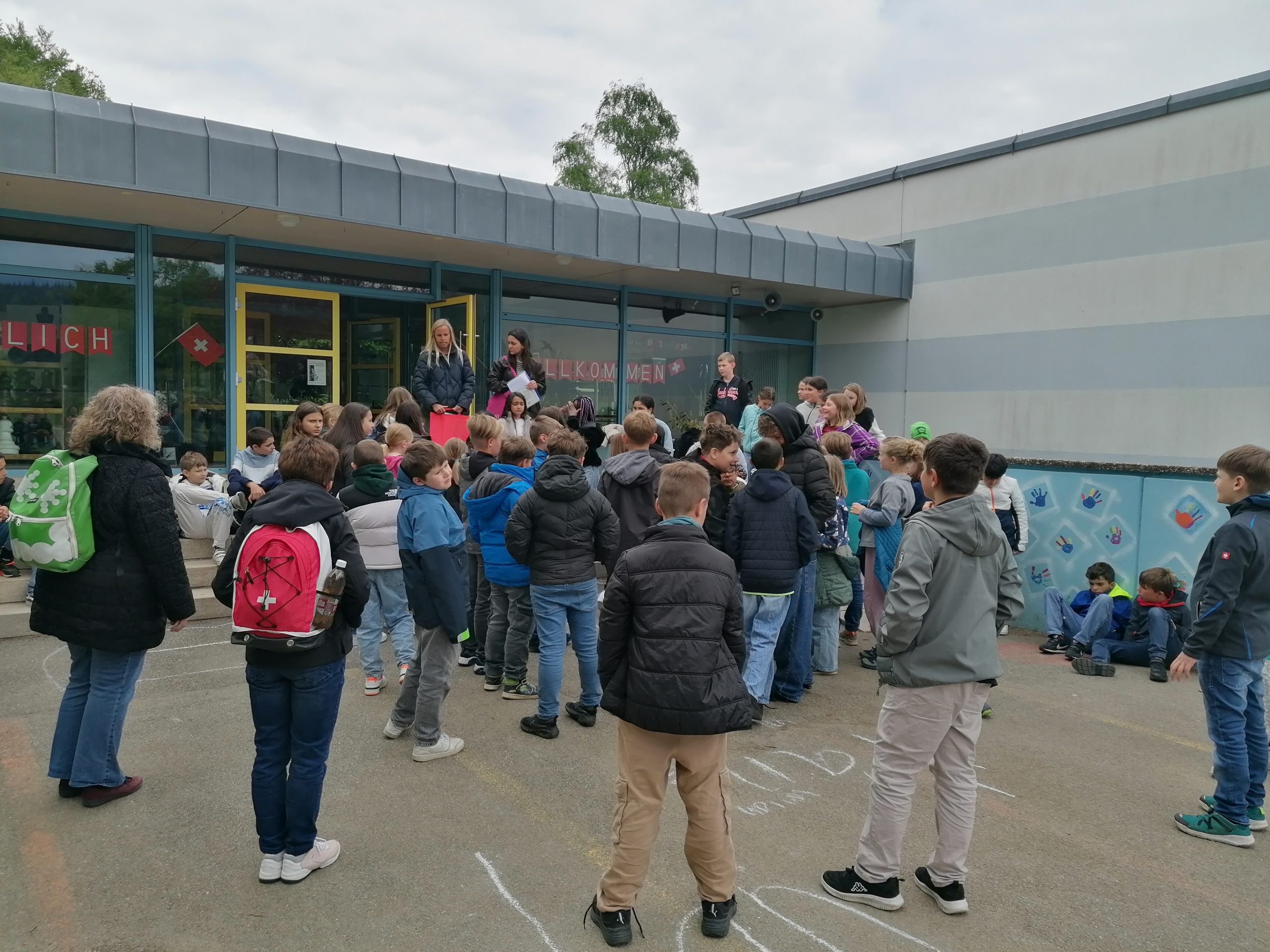 Das Wappen der Stadt Möhringen bei Tuttlingen mit der Mohrfrau auf blauem Hintergrund.