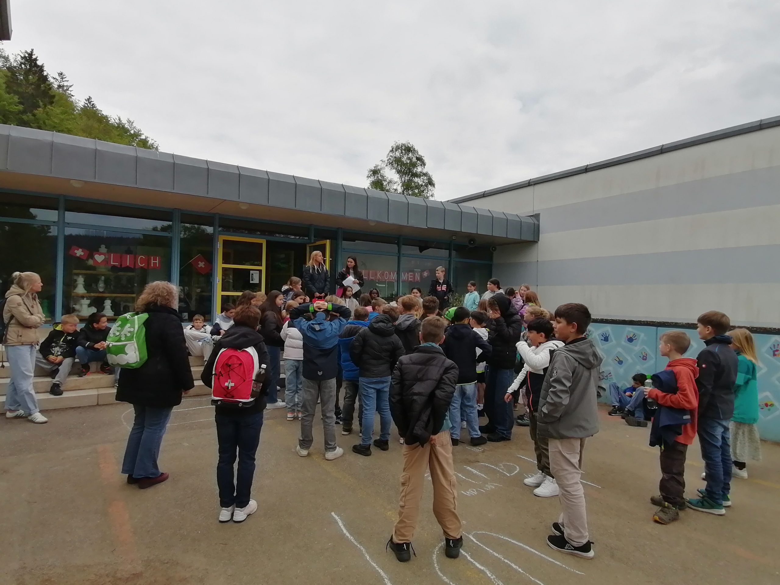 Das Wappen der Stadt Möhringen bei Tuttlingen mit der Mohrfrau auf blauem Hintergrund.