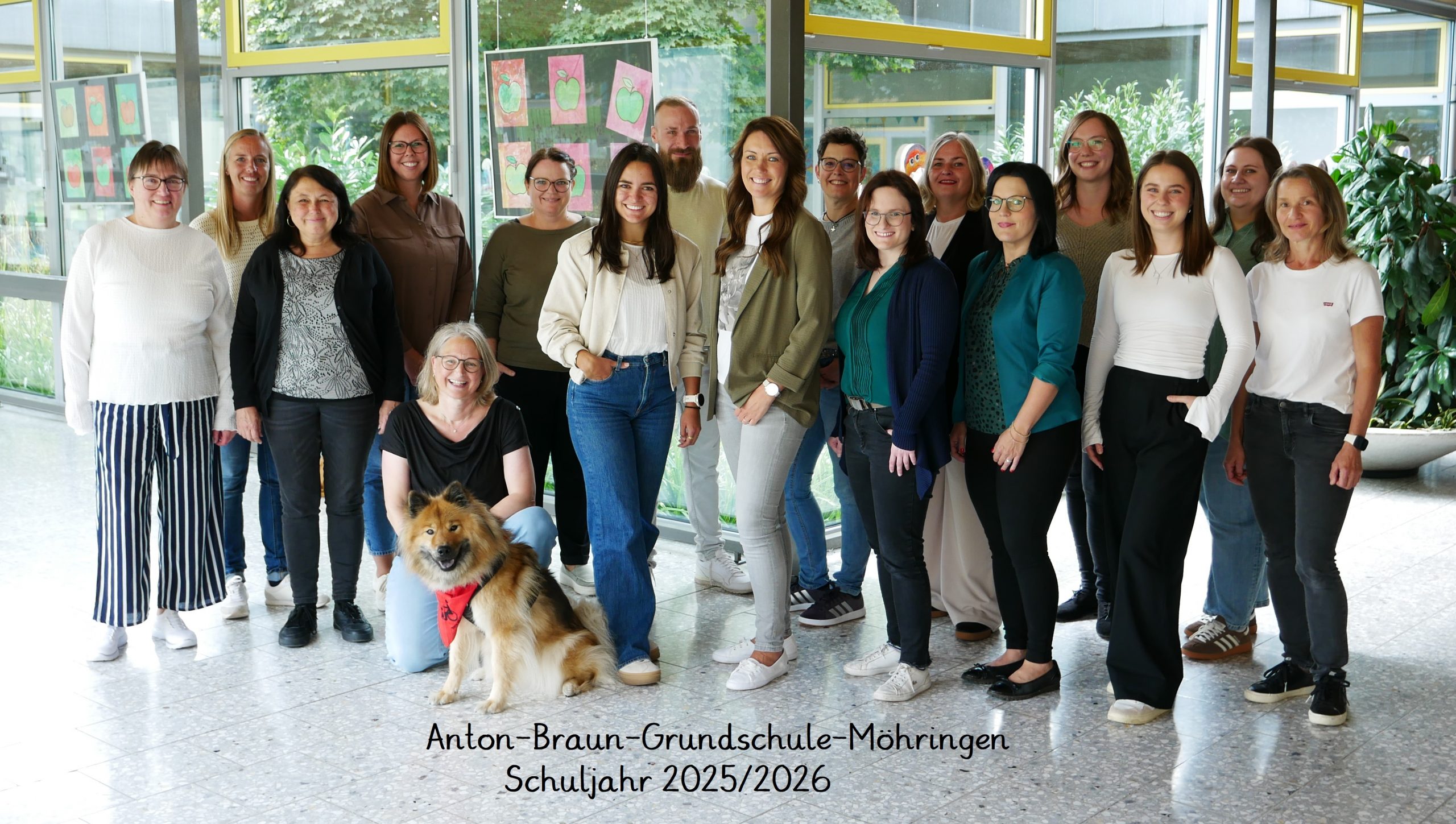 Gruppenfoto des Kollegiums der Anton-Braun-Grundschule-Möhringen.